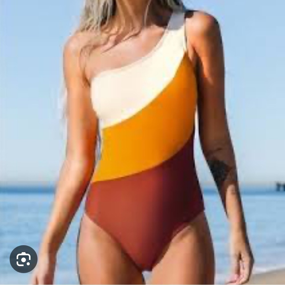 NWT CUPSHE Color Block One Piece
Swimsuit Shirred Off Shoulder Bathing Suit SM